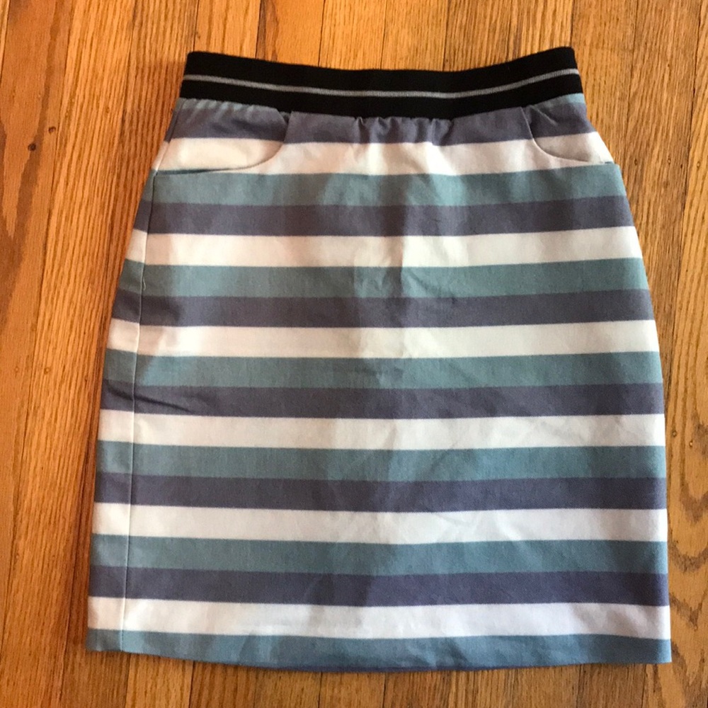 41 Hawthorn - Stretch pencil skirt - size small